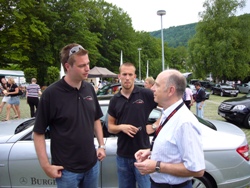 Walter Riester (rechts) zusammen mit den Organistoren der Geislinger Autoshow