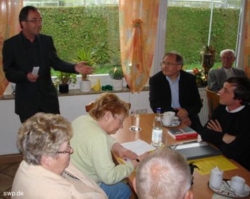 Der VfB-Stuttgart schwimmt auf einer Erfolgswelle, Erwin Staudt sprach darüber vor den SPD-Senioren in GP. FOTO: Mändle