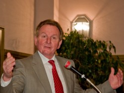 Claus Schmiedel bei seiner Rede vor der Kreisdelegiertenkonferenz der SPD. FOTO: O. Weyhmüller