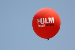 In Ulm demonstrierten die Göppinger Jusos gegen den Aufmarsch der NPD. FOTOS: Jusos
